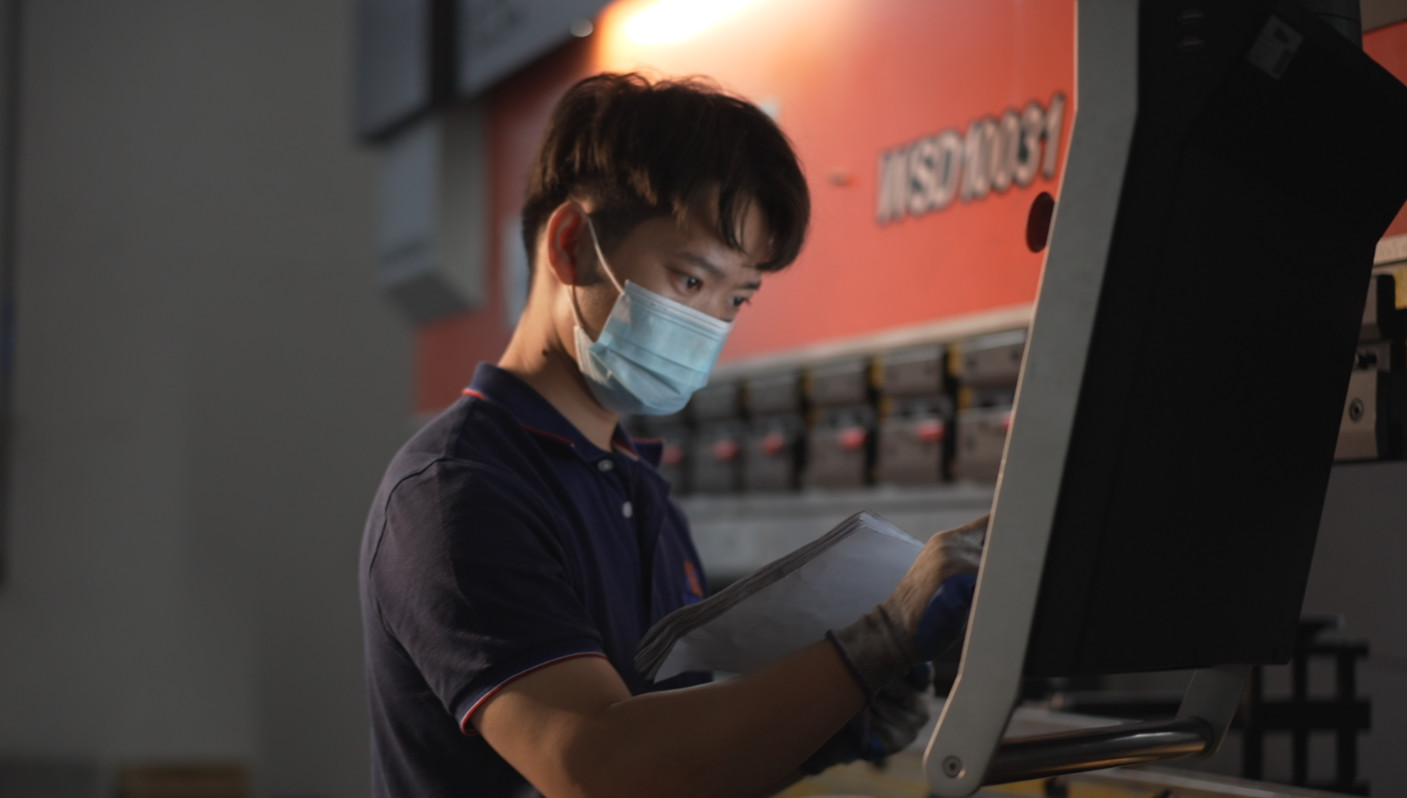 Latest company blogs about Mesin Laminasi Hot Press untuk Strip Dekoratif Interior Otomotif