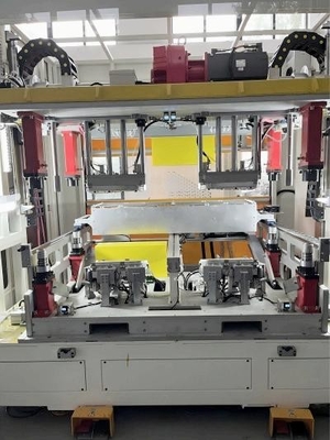 380V Hot Press Cover Machine Pada Panel Pintu Otomotif Medali Bagian Laminasi Dengan Soft