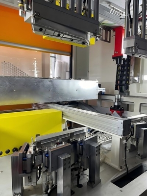 380V Hot Press Cover Machine Pada Panel Pintu Otomotif Medali Bagian Laminasi Dengan Soft