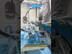 Penyemprotan perekat otomatis sebagai proses pra-laminasi untuk komponen interior mobil